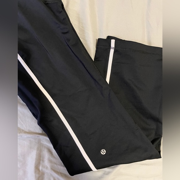 Lululemon black wide leg yoga pant - Picture 3 of 3
